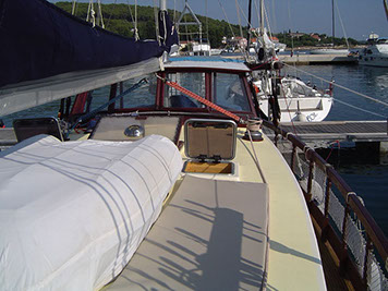 Segelyacht-mit-Skipper-Boot-Exterior-09
