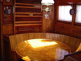 Segelyacht-mit-Skipper-Boot-Interior-05